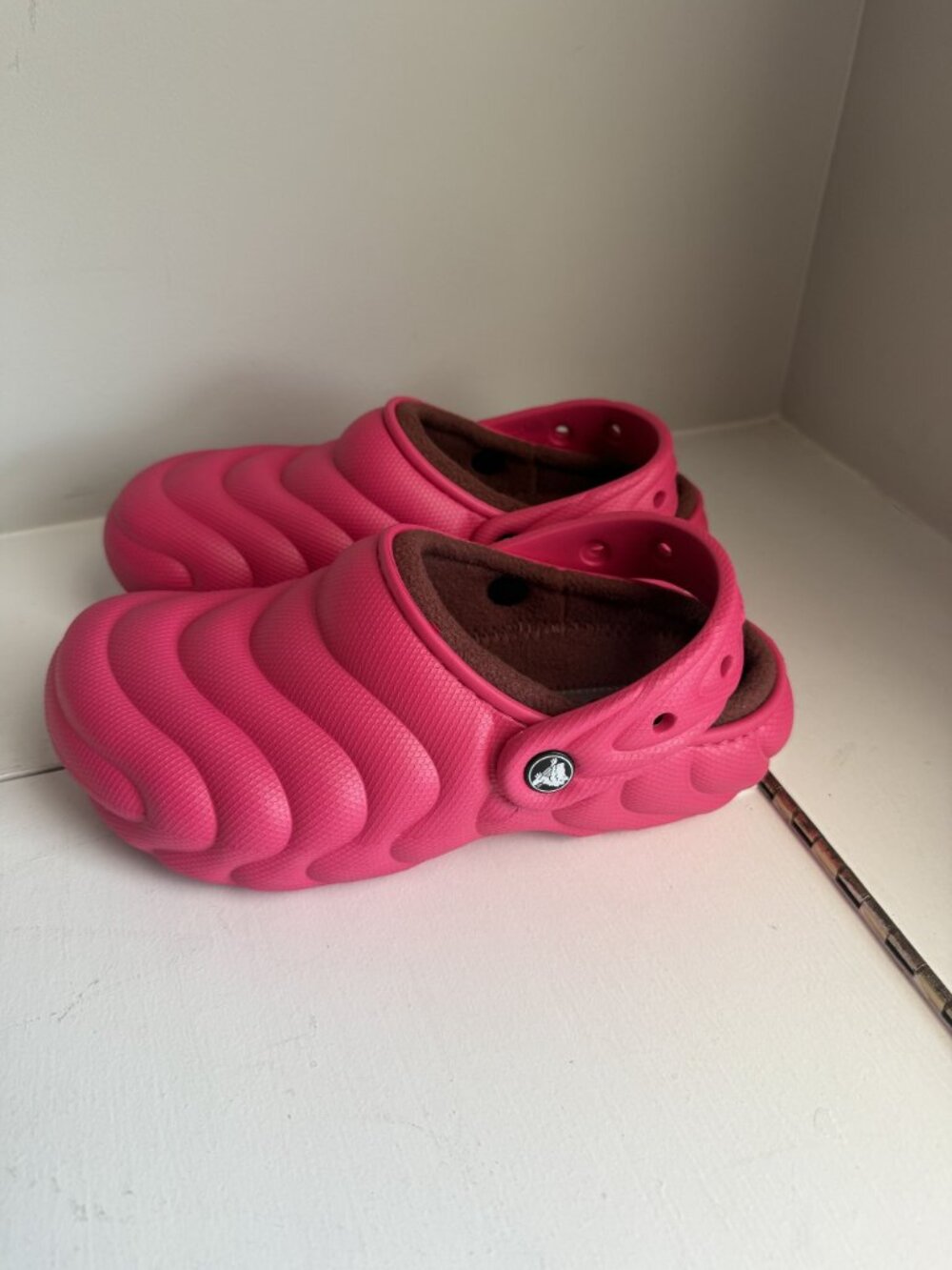 NEW Crocs Classic Lined Overpuff Clog Scarlet Pink Size Womens 6 $65 [jb] - Picture 14 of 16